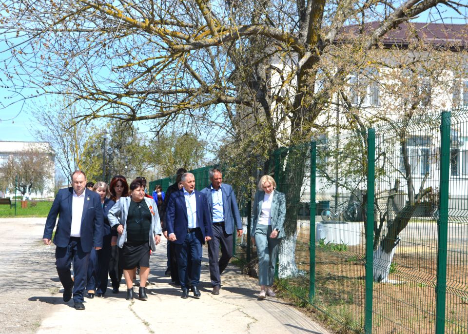 С рабочим визитом Первомайский район посетил Председатель Государственного Совета Республики Крым С рабочим визитом Первомайский район посетил Председатель Государственного Совета Республики Крым