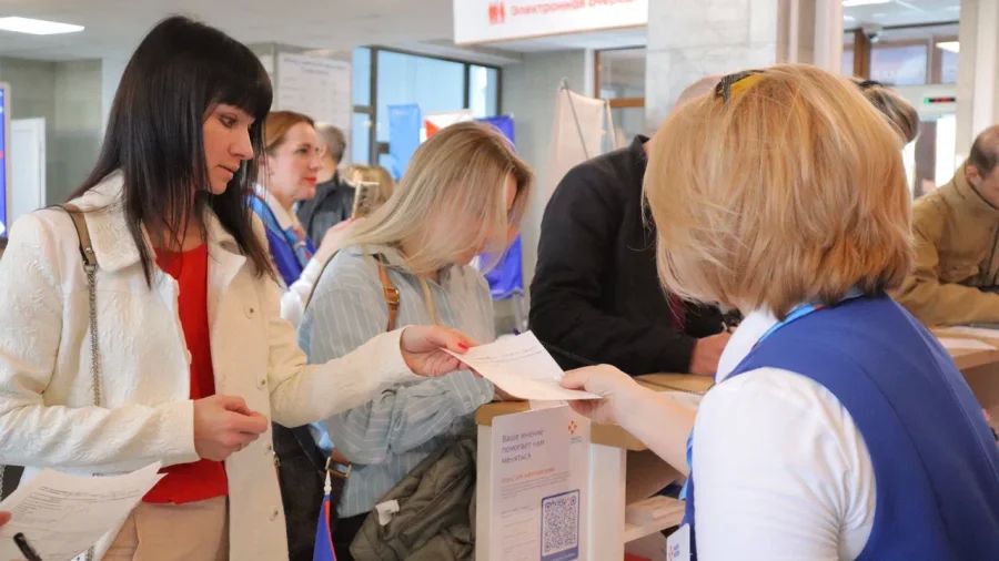 Более 980 севастопольцев посетили Всероссийскую ярмарку трудоустройства Более 980 севастопольцев посетили Всероссийскую ярмарку трудоустройства