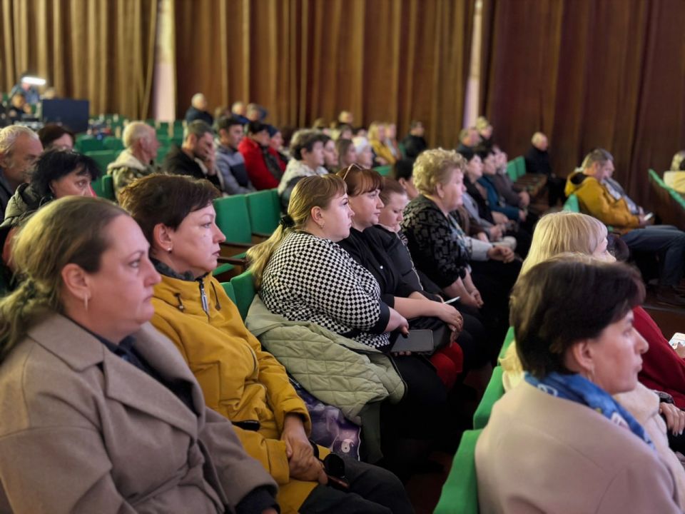 Юрий Нестеренко: Работая на округе, провел рабочую встречу с жителями Николаевского сельского поселения, посетил волонтерскую организацию «Николаевцы Za СВОих», сельский музей Юрий Нестеренко: Работая на округе, провел рабочую встречу с жителями Николаевского сельского поселения, посетил волонтерскую организацию «Николаевцы Za СВОих», сельский музей