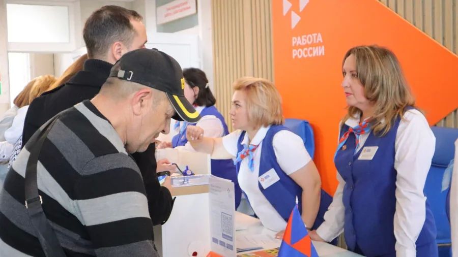 Более 980 севастопольцев посетили Всероссийскую ярмарку трудоустройства Более 980 севастопольцев посетили Всероссийскую ярмарку трудоустройства