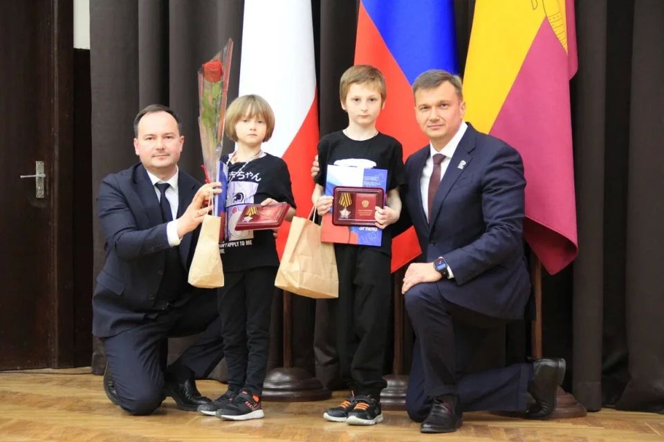 Константин Шимановский: Проект «Дети Героев» в Ялте! Чужих детей не бывает! И наша задача поддержать семьи участников Специальной военной операции, отдавших свои жизни во имя Родины Константин Шимановский: Проект «Дети Героев» в Ялте! Чужих детей не бывает! И наша задача поддержать семьи участников Специальной военной операции, отдавших свои жизни во имя Родины