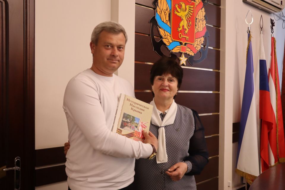 Заместитель главы администрации Эльдар Муждабаев провел встречу с членами местного отделения Русского географического общества Заместитель главы администрации Эльдар Муждабаев провел встречу с членами местного отделения Русского географического общества