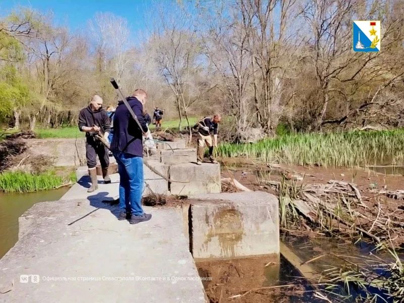 Севастополь открыл сезон «Воды России»: волонтёры собрали 12 кубометров мусора на берегу реки Черная Севастополь открыл сезон «Воды России»: волонтёры собрали 12 кубометров мусора на берегу реки Черная