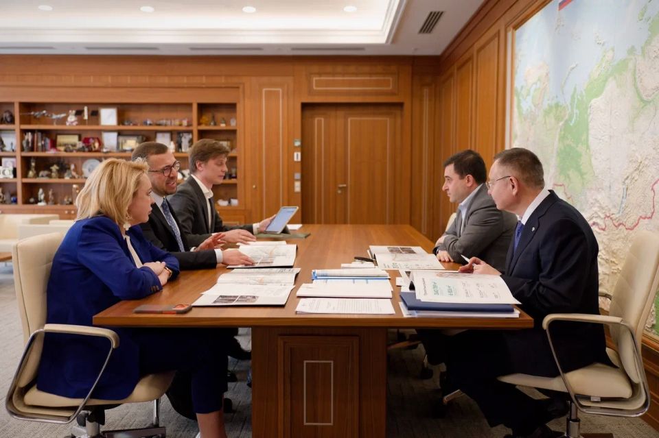 Янина Павленко: По поручению Главы Республики Сергея Валерьевича Аксенова встретилась с Главой Минстроя России Иреком Энваровичем Файзуллиным Янина Павленко: По поручению Главы Республики Сергея Валерьевича Аксенова встретилась с Главой Минстроя России Иреком Энваровичем Файзуллиным