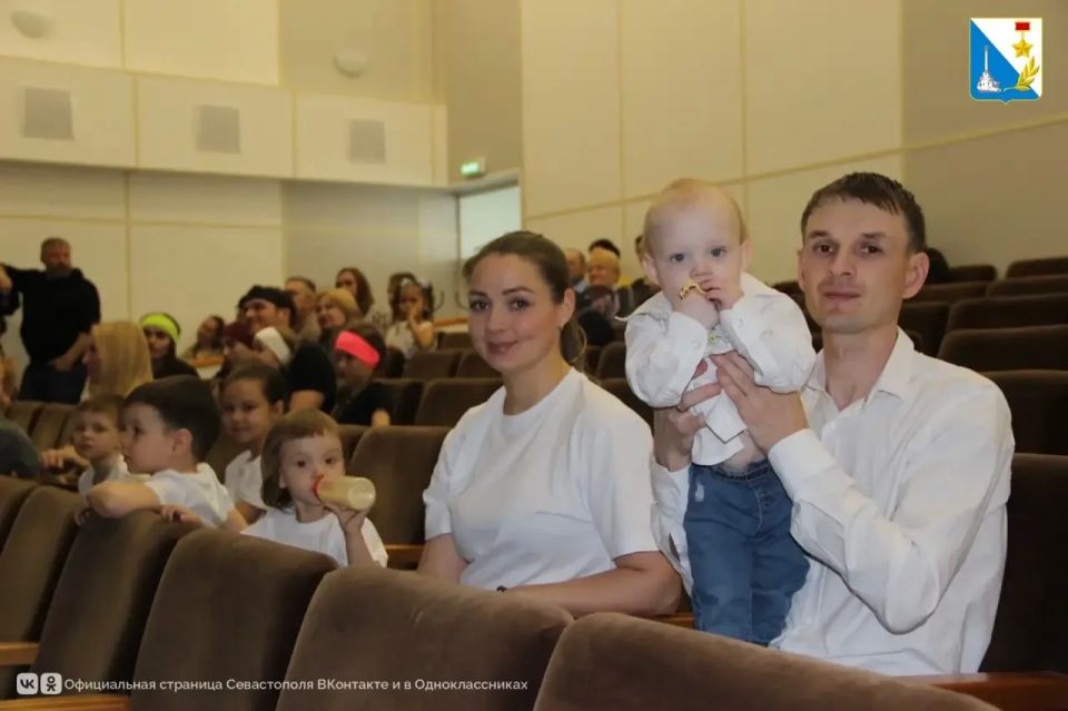 В Севастополе выбрали победителей регионального этапа конкурса «Семья года — 2026» В Севастополе выбрали победителей регионального этапа конкурса «Семья года — 2026»
