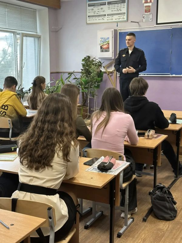В Евпатории в рамках операции «Чистое поколение» полицейские провели комплекс мероприятий по противодействию незаконному обороту наркотиков среди молодёжи В Евпатории в рамках операции «Чистое поколение» полицейские провели комплекс мероприятий по противодействию незаконному обороту наркотиков среди молодёжи