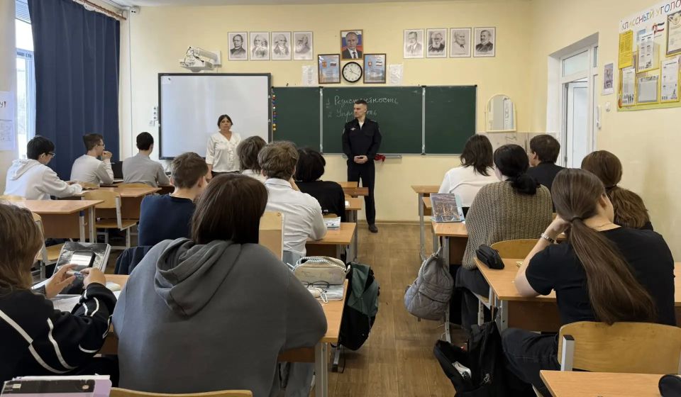 В Евпатории в рамках операции «Чистое поколение» полицейские провели комплекс мероприятий по противодействию незаконному обороту наркотиков среди молодёжи В Евпатории в рамках операции «Чистое поколение» полицейские провели комплекс мероприятий по противодействию незаконному обороту наркотиков среди молодёжи