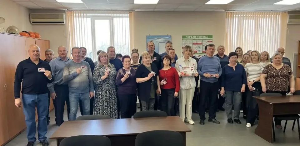 Красная гвоздика – цветок памяти и благодарности Красная гвоздика – цветок памяти и благодарности