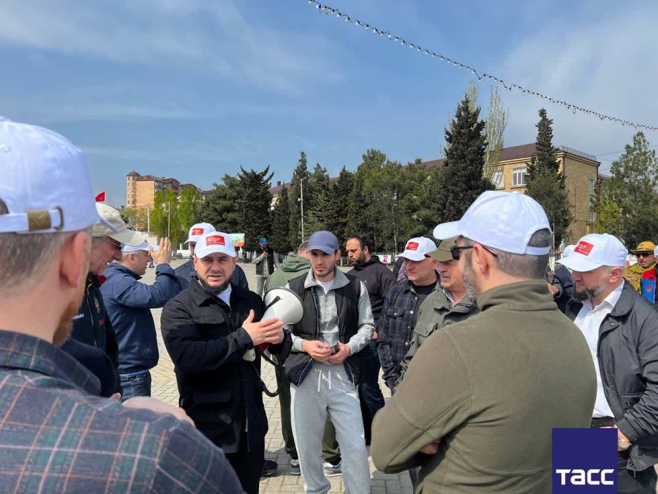 Межрегиональный автопробег "Знамя Победы", посвященный 81-летию Победы в Великой Отечественной войне, стартовал в дагестанском Каспийске Межрегиональный автопробег "Знамя Победы", посвященный 81-летию Победы в Великой Отечественной войне, стартовал в дагестанском Каспийске