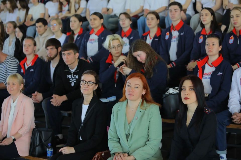 Инспекторы по делам несовершеннолетних провели профилактическую лекцию в «Артеке» Инспекторы по делам несовершеннолетних провели профилактическую лекцию в «Артеке»
