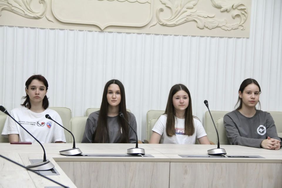 Константин Шимановский: В преддверии Дня местного самоуправления встретились с лидерами ученического самоуправления Ялты Константин Шимановский: В преддверии Дня местного самоуправления встретились с лидерами ученического самоуправления Ялты