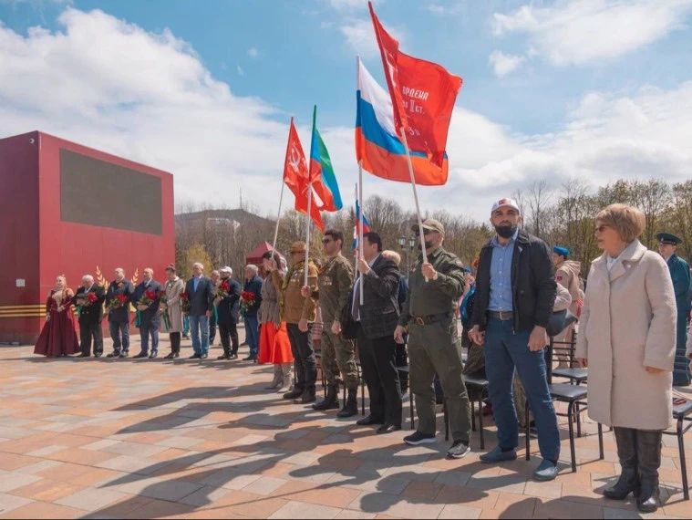 Участники автопробега, который проходит в рамках акции "Знамя Победы", посетили Пятигорск Участники автопробега, который проходит в рамках акции "Знамя Победы", посетили Пятигорск