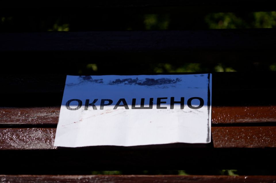 Служба городского хозяйства продолжает наводить порядок на общественных территориях Керчи Служба городского хозяйства продолжает наводить порядок на общественных территориях Керчи