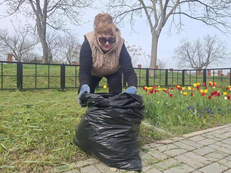Департамент внутренней политики привел в порядок Братское кладбище советских воинов Департамент внутренней политики привел в порядок Братское кладбище советских воинов