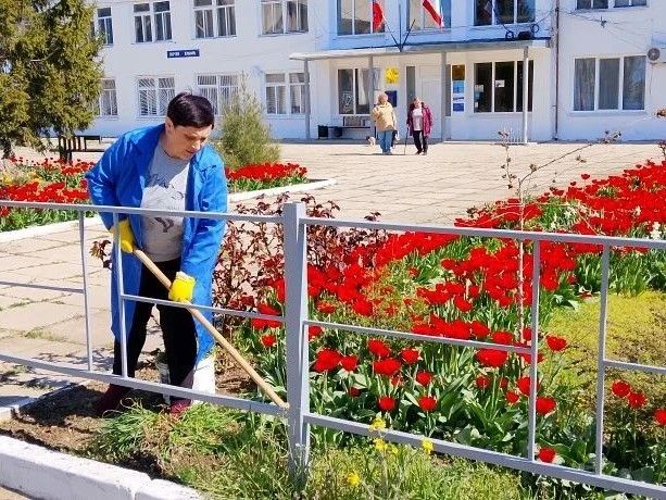 В сёлах Джанкойского района продолжаются весенние субботники В сёлах Джанкойского района продолжаются весенние субботники