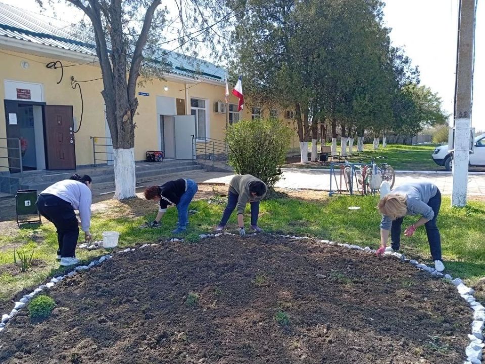 В сёлах Джанкойского района продолжаются весенние субботники В сёлах Джанкойского района продолжаются весенние субботники