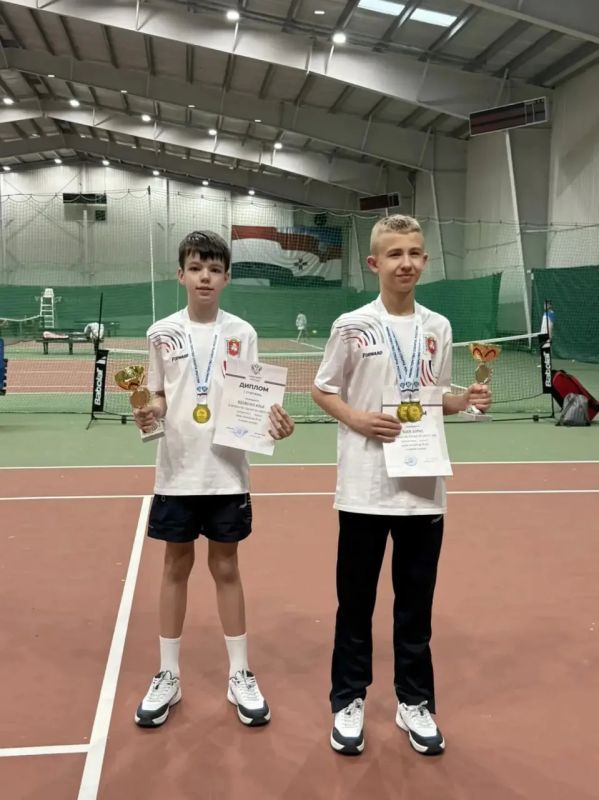 Крымские спортсмены завоевали медали на чемпионате и первенстве России по теннису (спорт ЛИН) Крымские спортсмены завоевали медали на чемпионате и первенстве России по теннису (спорт ЛИН)