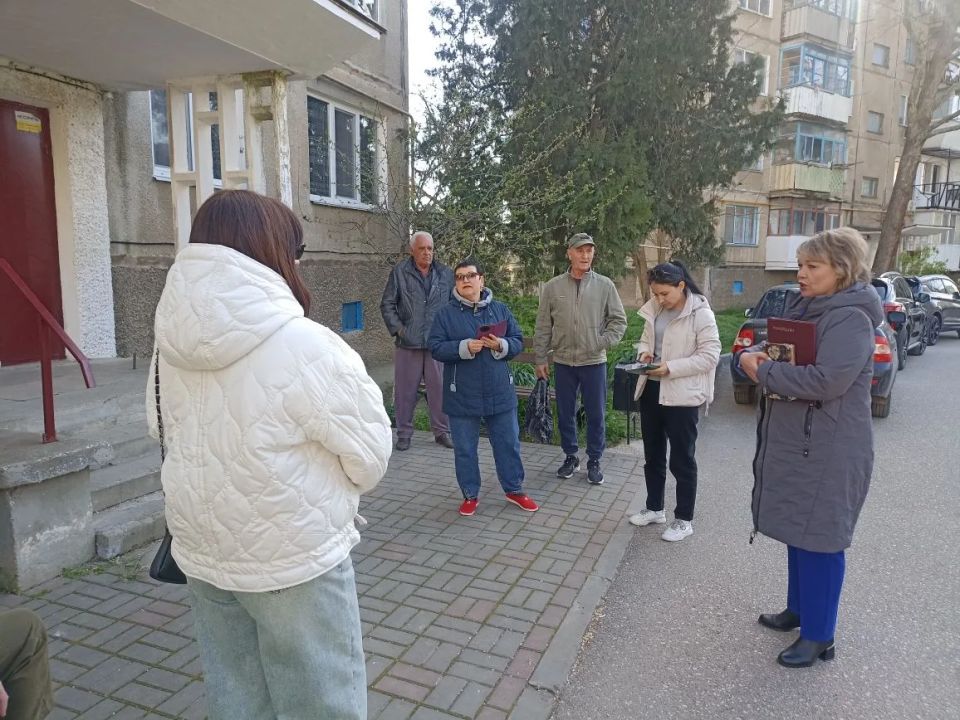 Заместители главы администрации проводят выездные собрания с керчанами Заместители главы администрации проводят выездные собрания с керчанами