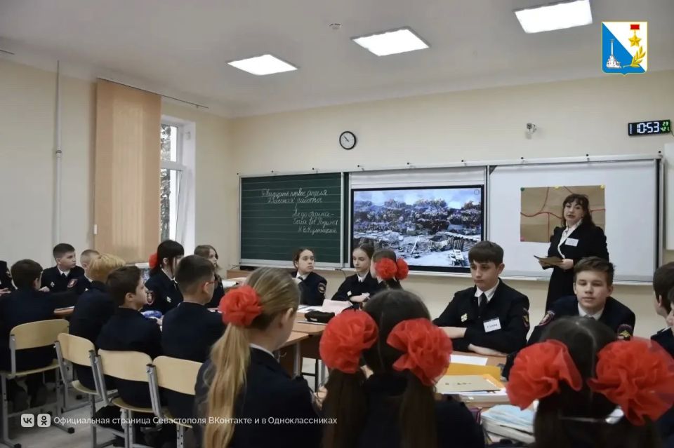 Пять севастопольских педагогов участвуют в конкурсе «Лучший учитель родного языка и родной литературы» Пять севастопольских педагогов участвуют в конкурсе «Лучший учитель родного языка и родной литературы»