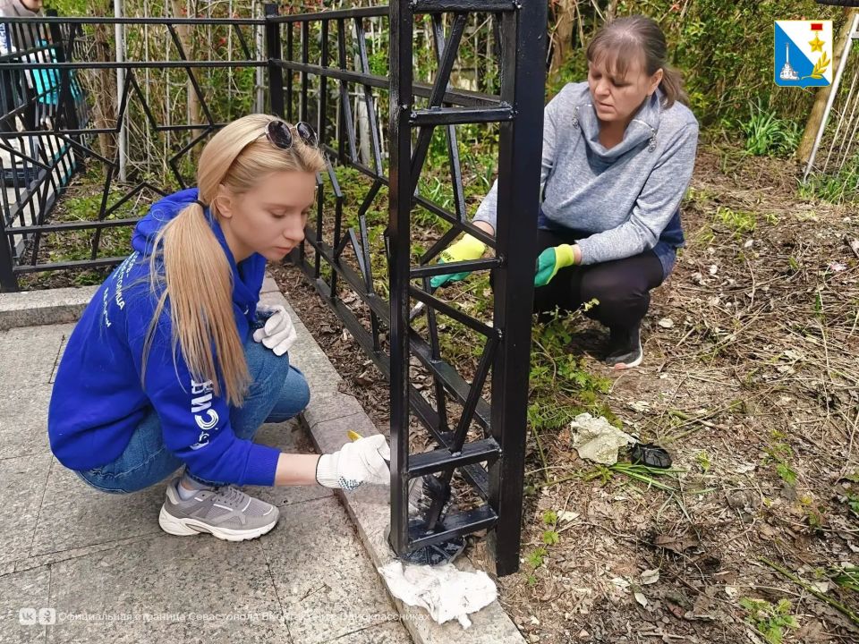 Сотрудники департамента экономического развития привели в порядок три воинских захоронения Сотрудники департамента экономического развития привели в порядок три воинских захоронения
