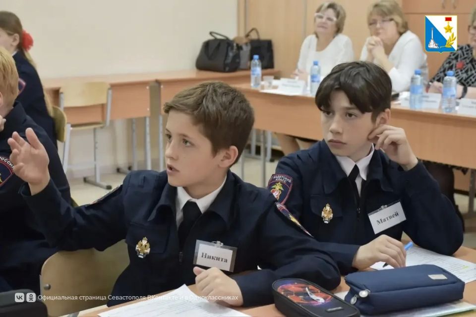 Пять севастопольских педагогов участвуют в конкурсе «Лучший учитель родного языка и родной литературы» Пять севастопольских педагогов участвуют в конкурсе «Лучший учитель родного языка и родной литературы»