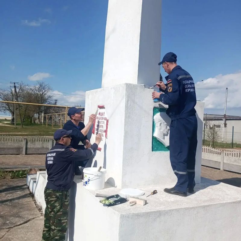 Наши огнеборцы продолжают приводить в порядок памятные места Великой Отечественной войны Наши огнеборцы продолжают приводить в порядок памятные места Великой Отечественной войны