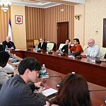 Аксёнов встретился с журналистами из стран Европы, Азии, Африки, Латинской Америки Аксёнов встретился с журналистами из стран Европы, Азии, Африки, Латинской Америки