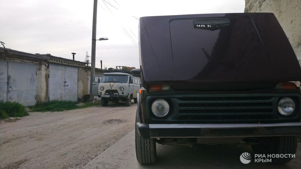 Борщ от "Бобра" и встреча с "Призраком": как волонтеры из Керчи помогают бойцам в ДНР Борщ от "Бобра" и встреча с "Призраком": как волонтеры из Керчи помогают бойцам в ДНР