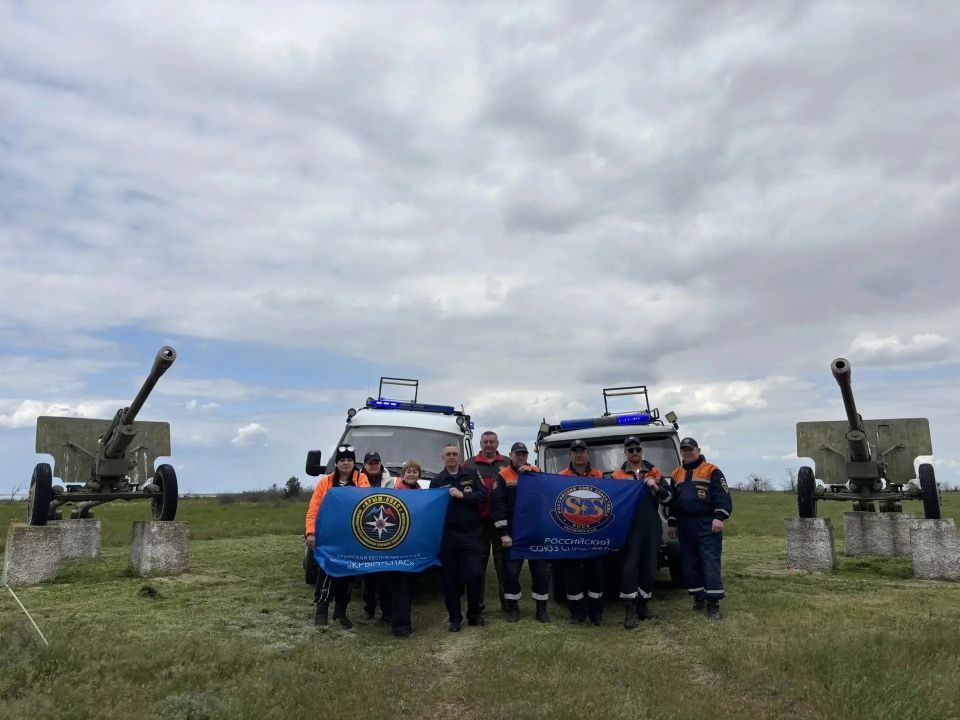 С заботой о памяти. Сотрудники Джанкойского аварийно-спасательного отряда ГКУ РК "КРЫМ-СПАС" привели в порядок мемориальный комплекс "Воинам 4-го Украинского фронта, форсировавшим Сиваш в 1944 году" С заботой о памяти. Сотрудники Джанкойского аварийно-спасательного отряда ГКУ РК "КРЫМ-СПАС" привели в порядок мемориальный комплекс "Воинам 4-го Украинского фронта, форсировавшим Сиваш в 1944 году"
