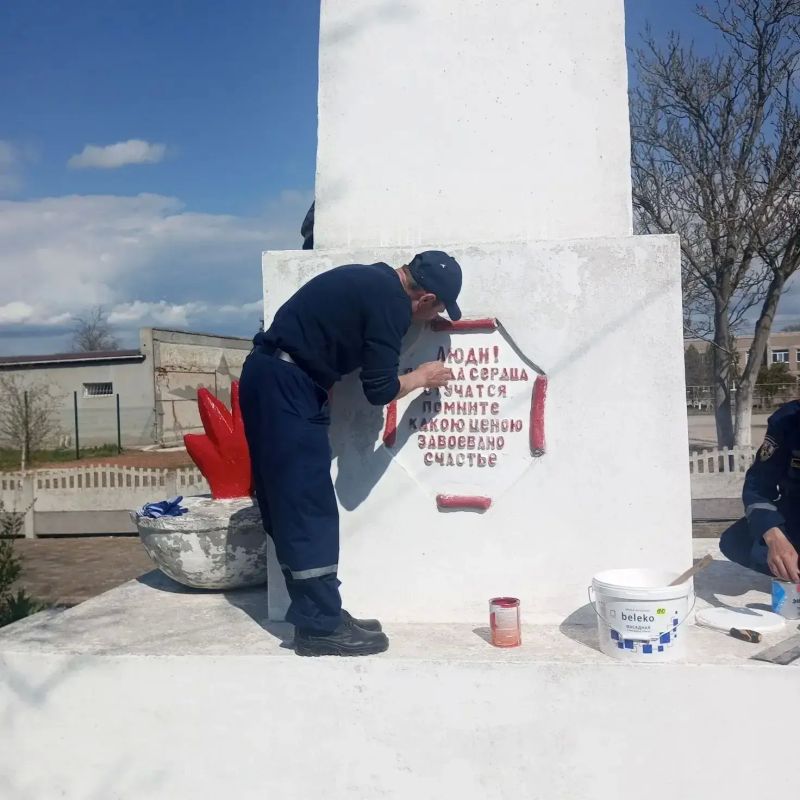 Наши огнеборцы продолжают приводить в порядок памятные места Великой Отечественной войны Наши огнеборцы продолжают приводить в порядок памятные места Великой Отечественной войны