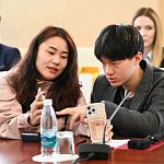 Аксёнов встретился с журналистами из стран Европы, Азии, Африки, Латинской Америки Аксёнов встретился с журналистами из стран Европы, Азии, Африки, Латинской Америки