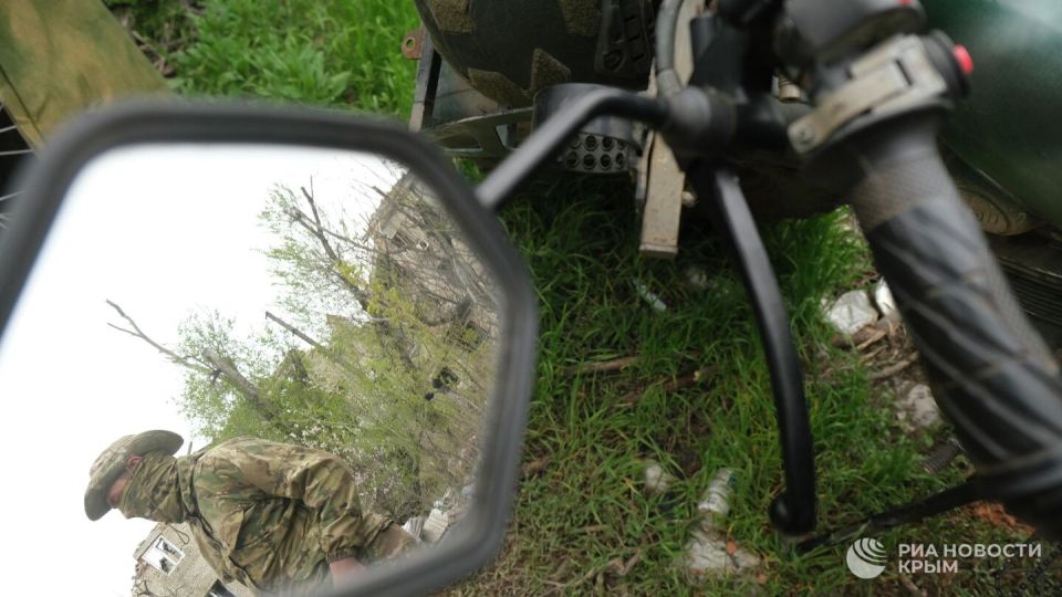 Борщ от "Бобра" и встреча с "Призраком": как волонтеры из Керчи помогают бойцам в ДНР Борщ от "Бобра" и встреча с "Призраком": как волонтеры из Керчи помогают бойцам в ДНР