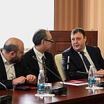 Аксёнов встретился с журналистами из стран Европы, Азии, Африки, Латинской Америки Аксёнов встретился с журналистами из стран Европы, Азии, Африки, Латинской Америки