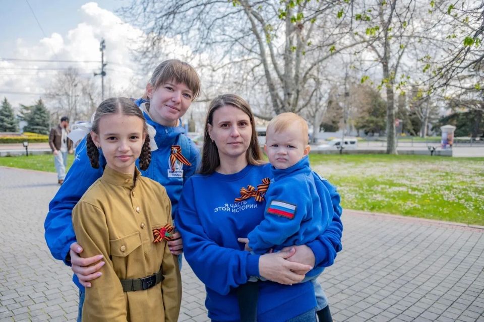 Михаил Развожаев: В Севастополе стартовала международная акция «Георгиевская ленточка» Михаил Развожаев: В Севастополе стартовала международная акция «Георгиевская ленточка»