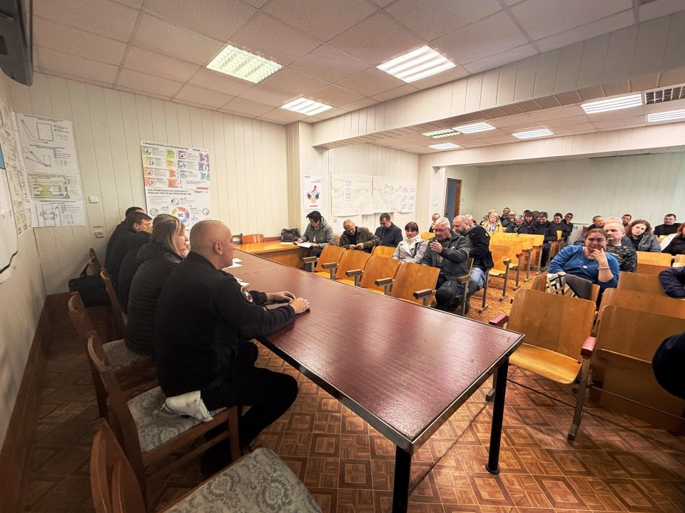 Инспекторы Госавтоинспекции провели рабочую встречу с сотрудниками предприятия «Крымтроллейбус» Инспекторы Госавтоинспекции провели рабочую встречу с сотрудниками предприятия «Крымтроллейбус»