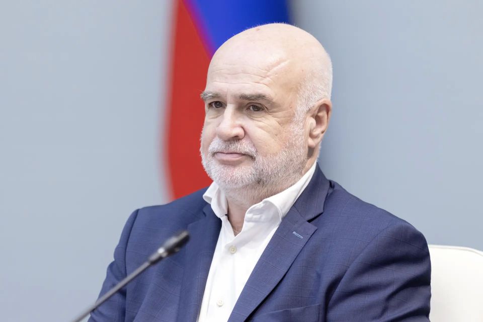 Сергей Аксёнов: Указом Президента Владимира Владимировича Путина ректор Крымского республиканского института постдипломного педагогического образования доктор филологических наук, профессор Александр Николаевич Рудяков...