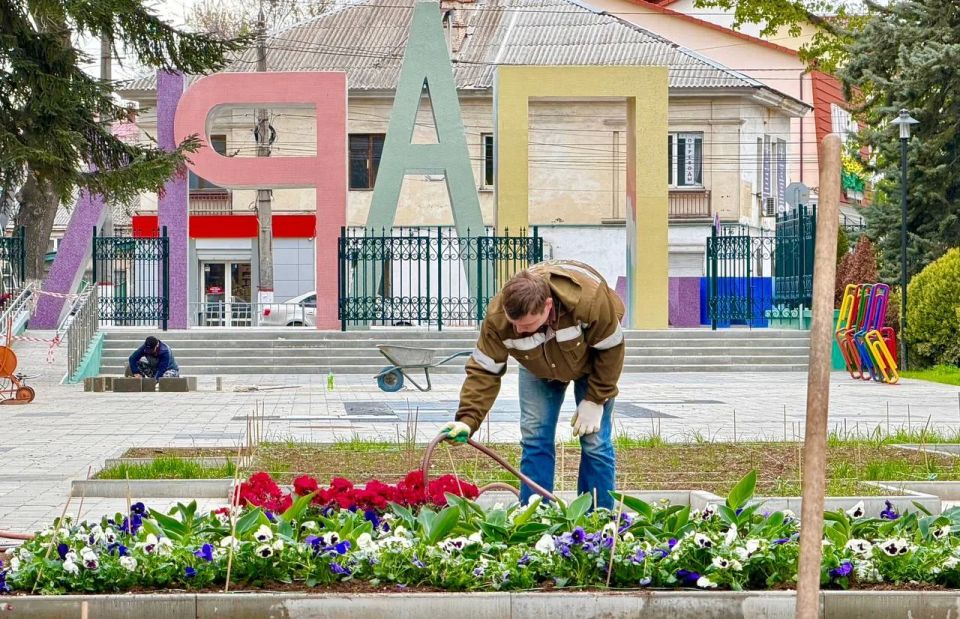 В Детском парке Симферополя стартовала высадка цветов В Детском парке Симферополя стартовала высадка цветов