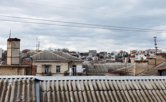 На 80% завершён капитальный ремонт крыши дома на улице Арсенальной, 29 На 80% завершён капитальный ремонт крыши дома на улице Арсенальной, 29