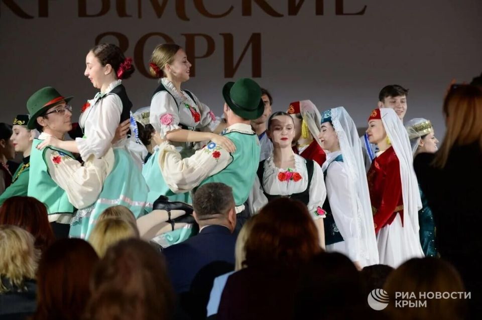 Мы сила: в Алуште собрался "Большой Женсовет" Мы сила: в Алуште собрался "Большой Женсовет"