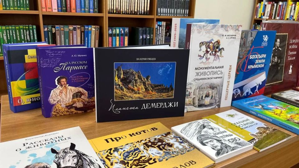 Ко Всемирному дню книги Мининформ Крыма передал более 1000 книг библиотеке им. И.Я. Франко Ко Всемирному дню книги Мининформ Крыма передал более 1000 книг библиотеке им. И.Я. Франко