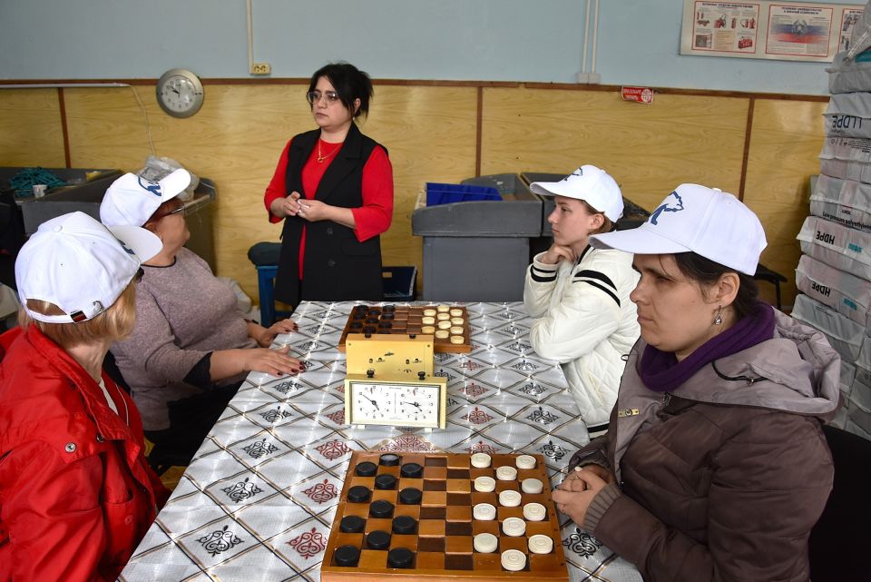 Шашки без границ: в Бахчисарае прошёл уникальный турнир для людей с нарушениями зрения Шашки без границ: в Бахчисарае прошёл уникальный турнир для людей с нарушениями зрения