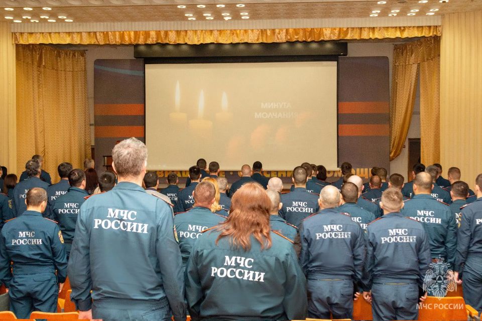 Сегодня День памяти сотрудников МЧС России, погибших при исполнении служебного долга Сегодня День памяти сотрудников МЧС России, погибших при исполнении служебного долга