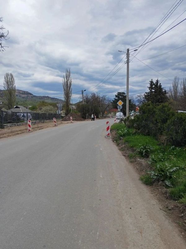 В Крыму обновляют дорогу Алушта-Судак-Феодосия В Крыму обновляют дорогу Алушта-Судак-Феодосия