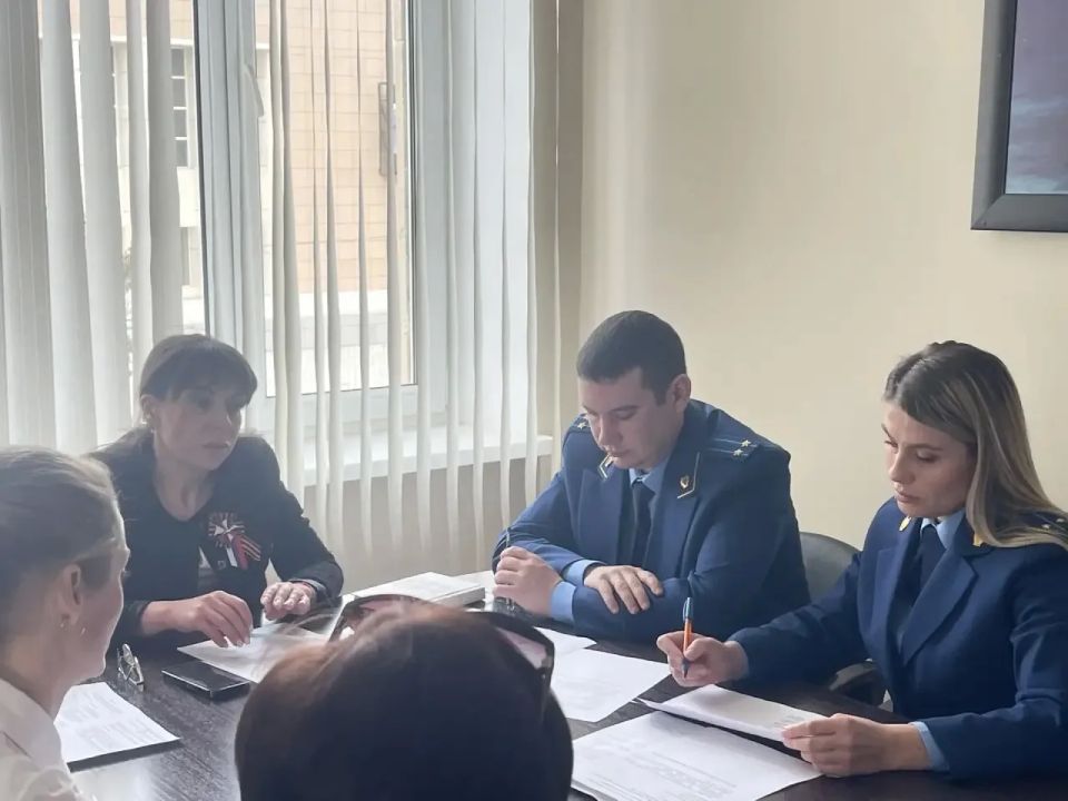 В Черноморском районе обсудили меры по борьбе с нелегальной занятостью В Черноморском районе обсудили меры по борьбе с нелегальной занятостью