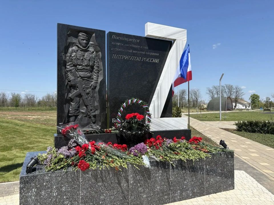 В посёлке Вольное Джанкойского района открыли памятный знак землякам, погибшим в ходе СВО В посёлке Вольное Джанкойского района открыли памятный знак землякам, погибшим в ходе СВО