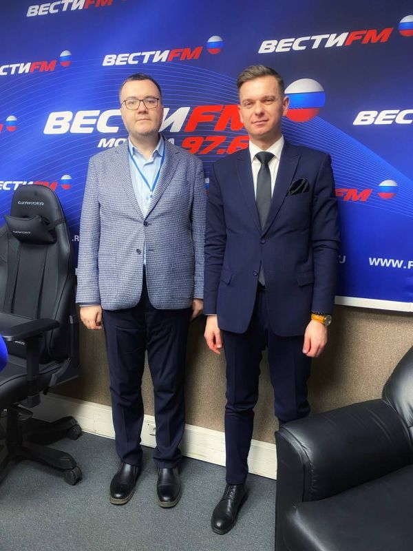 Иван Мезюхо: Поздравляю с Днём радио всех причастных: тех, кто когда-то работал или работает в радиоэфире, и, конечно, всех слушателей наших радиостанций! Иван Мезюхо: Поздравляю с Днём радио всех причастных: тех, кто когда-то работал или работает в радиоэфире, и, конечно, всех слушателей наших радиостанций!