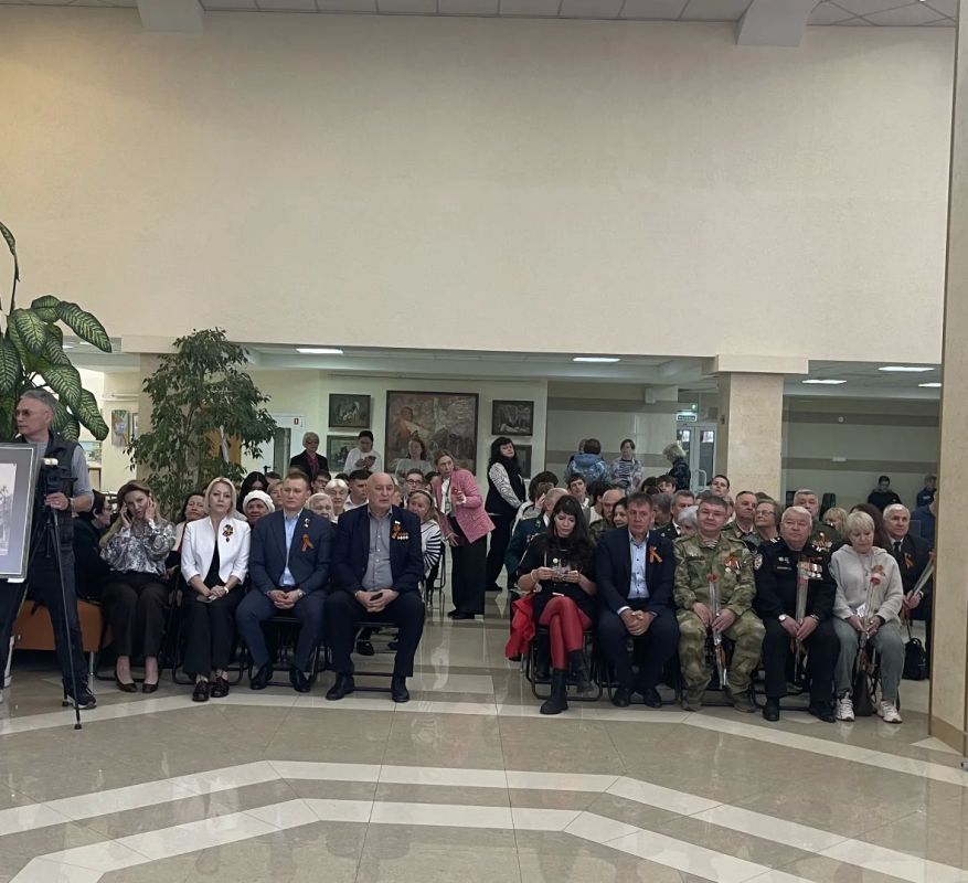 В Мраморном зале Центральной библиотеки Крыма состоялось мероприятие, посвящённое 81-й годовщине Дня Победы в Великой Отечественной войне В Мраморном зале Центральной библиотеки Крыма состоялось мероприятие, посвящённое 81-й годовщине Дня Победы в Великой Отечественной войне