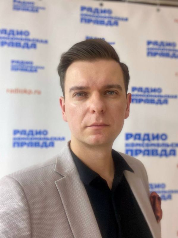 Иван Мезюхо: Поздравляю с Днём радио всех причастных: тех, кто когда-то работал или работает в радиоэфире, и, конечно, всех слушателей наших радиостанций! Иван Мезюхо: Поздравляю с Днём радио всех причастных: тех, кто когда-то работал или работает в радиоэфире, и, конечно, всех слушателей наших радиостанций!
