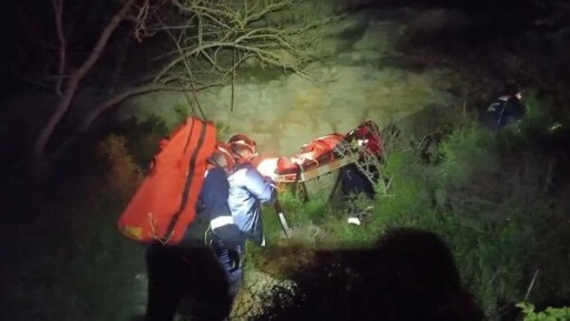 В Севастополе женщина сорвалась с 10-метровой скалы