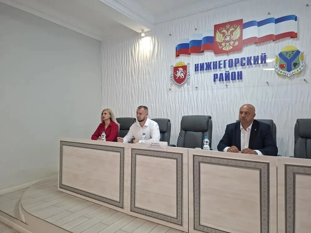 Антон Кравец: Сегодня с участием Представителя Главы Республики Крым в группе муниципальных образований Республики Крым - Ириной Мезавцовой состоялось аппаратное совещание с руководителями предприятий и организаций района...